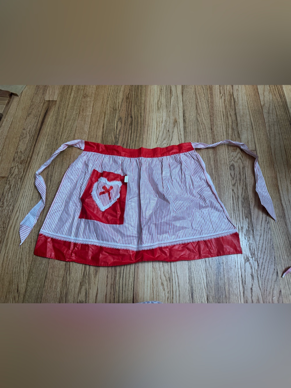 vintage-style half apron valentines